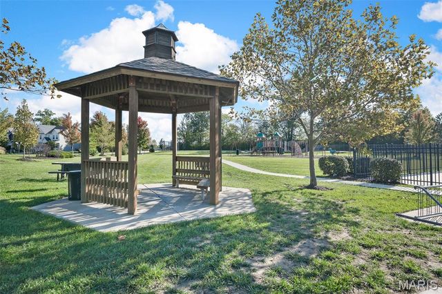 326 Country Trail Drive, Lake St Louis, MO 63367
