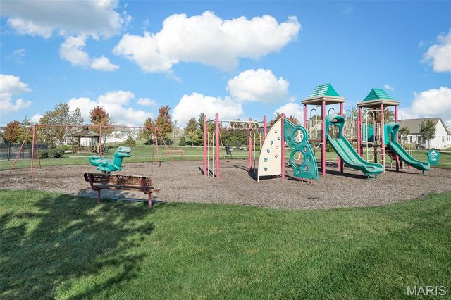 326 Country Trail Drive, Lake St Louis, MO 63367