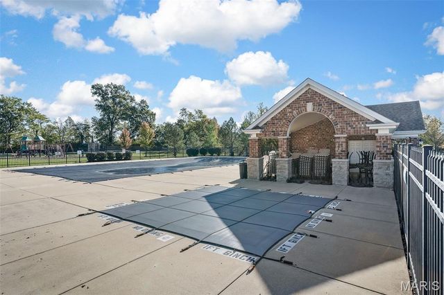 326 Country Trail Drive, Lake St Louis, MO 63367