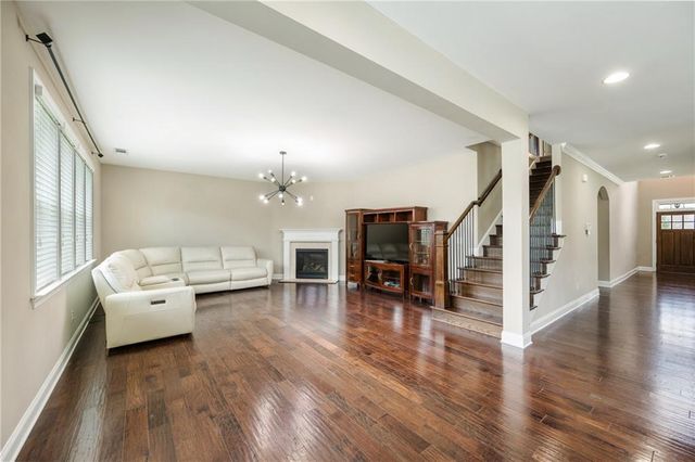 692 Faraday Circle, Suwanee, GA 30024
