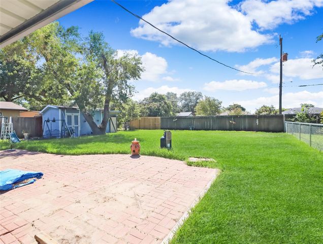 1411 15th Avenue N, Texas City, TX 77590