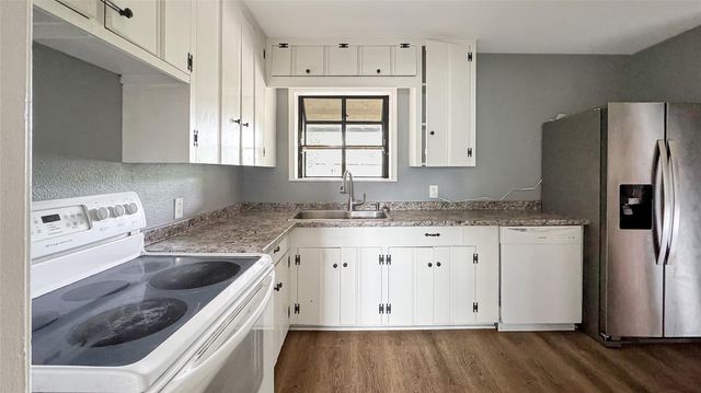 1411 15th Avenue N, Texas City, TX 77590