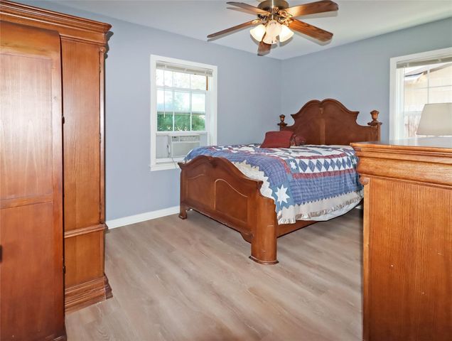 1411 15th Avenue N, Texas City, TX 77590