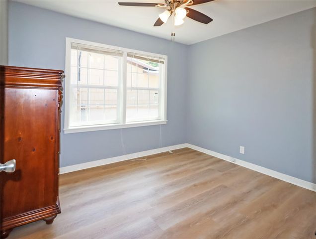 1411 15th Avenue N, Texas City, TX 77590