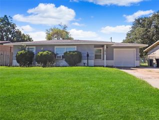 1411 15th Avenue N, Texas City, TX 77590