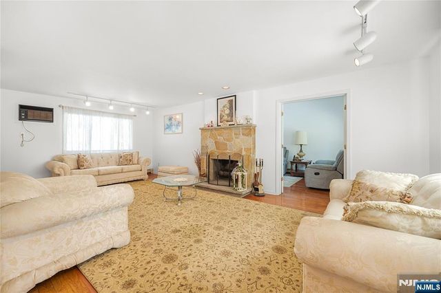 15 Pierrepont Avenue, Rutherford, NJ 07070