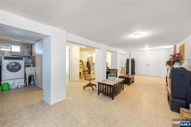 15 Pierrepont Avenue, Rutherford, NJ 07070