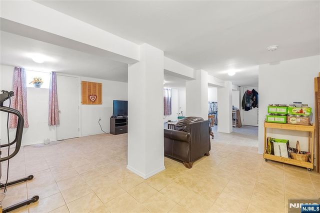 15 Pierrepont Avenue, Rutherford, NJ 07070