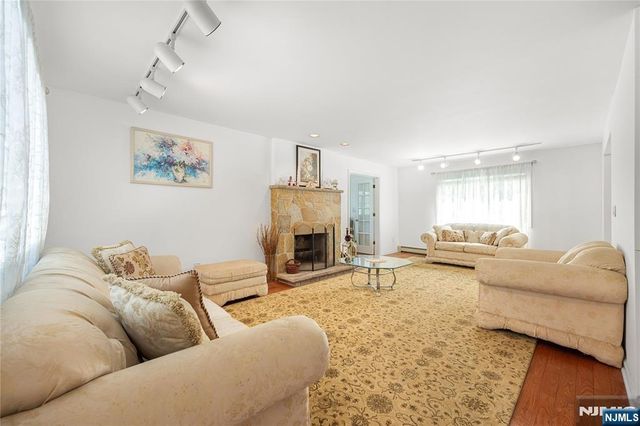 15 Pierrepont Avenue, Rutherford, NJ 07070