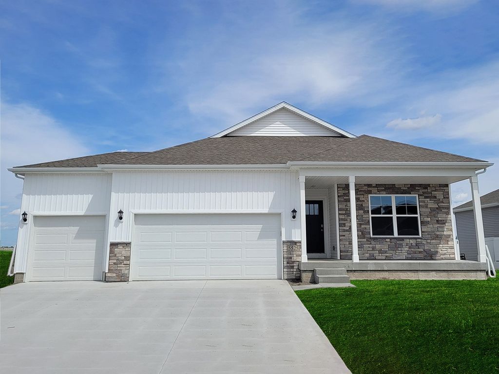 1189 Hillside Place, Polk City, IA 50226
