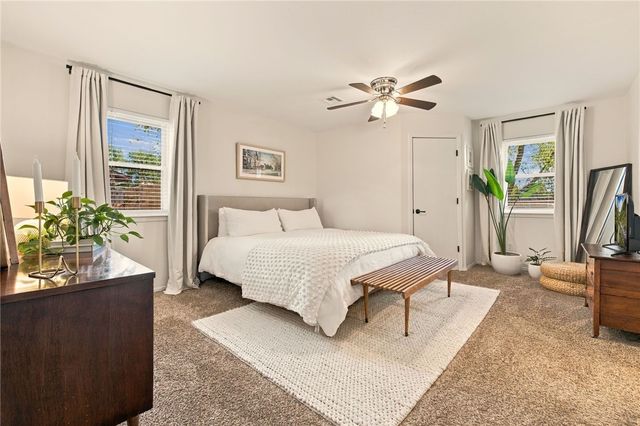 2302 SE 16th Street, Bentonville, AR 72712