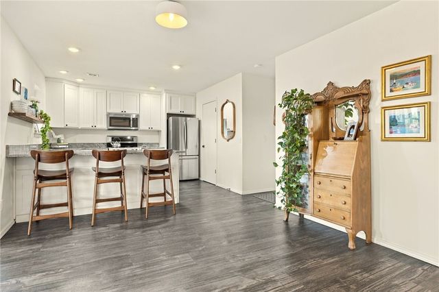 2302 SE 16th Street, Bentonville, AR 72712