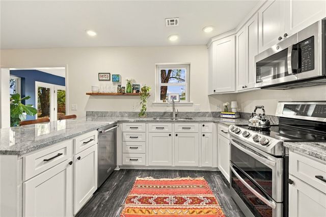 2302 SE 16th Street, Bentonville, AR 72712