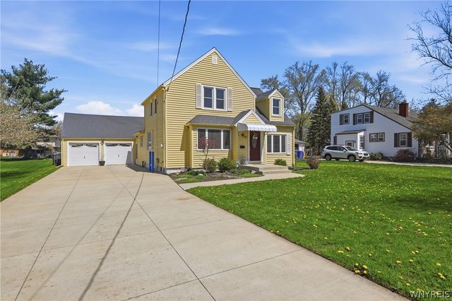82 Allendale Road, West Seneca, NY 14224