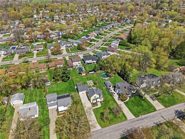 82 Allendale Road, West Seneca, NY 14224