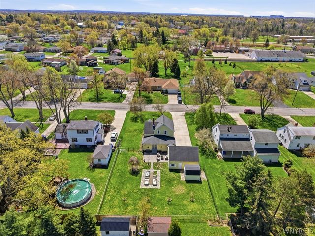 82 Allendale Road, West Seneca, NY 14224