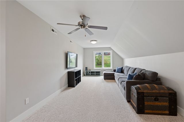 3960 Macbride Pl NE, Solon, IA 52333