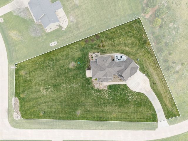 3960 Macbride Pl NE, Solon, IA 52333