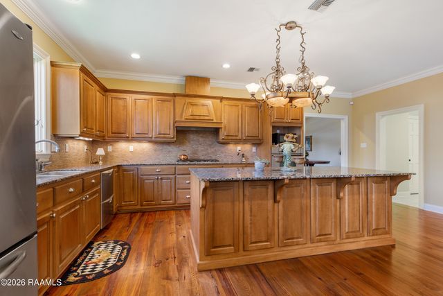 300 Upperline Avenue, Lafayette, LA 70501