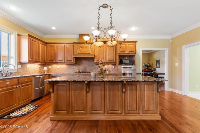 300 Upperline Avenue, Lafayette, LA 70501