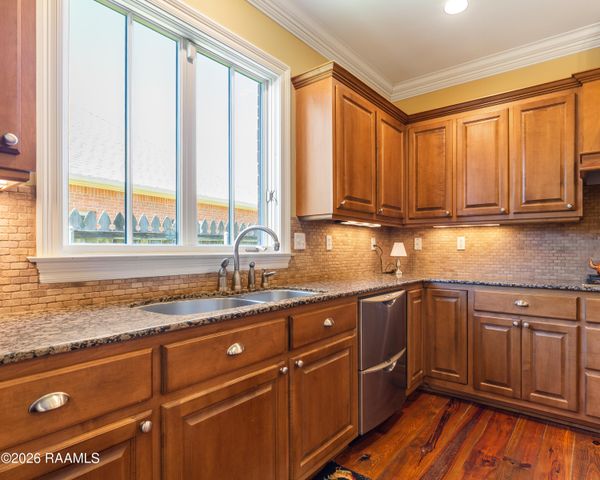 300 Upperline Avenue, Lafayette, LA 70501