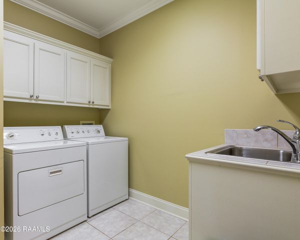 300 Upperline Avenue, Lafayette, LA 70501