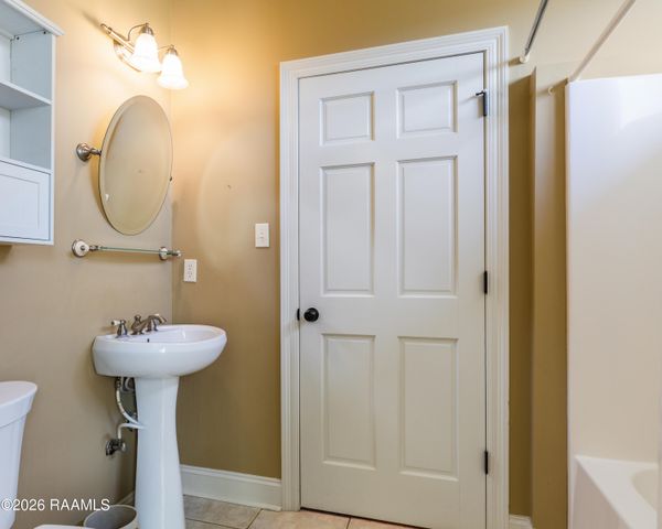 300 Upperline Avenue, Lafayette, LA 70501