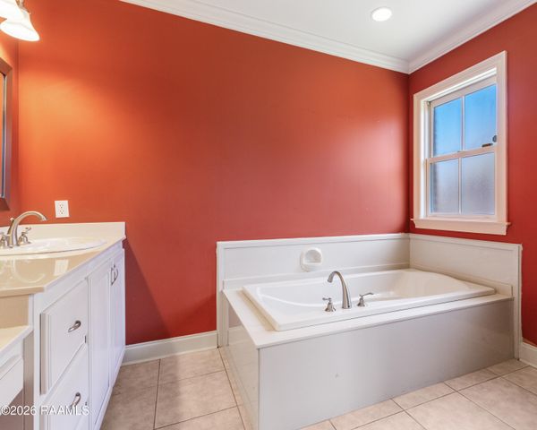 300 Upperline Avenue, Lafayette, LA 70501