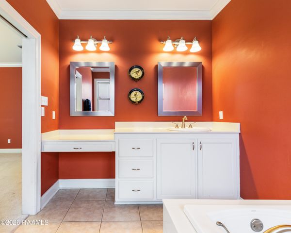 300 Upperline Avenue, Lafayette, LA 70501