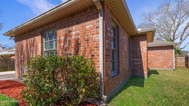 300 Upperline Avenue, Lafayette, LA 70501
