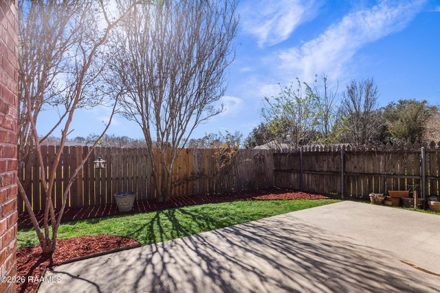 300 Upperline Avenue, Lafayette, LA 70501