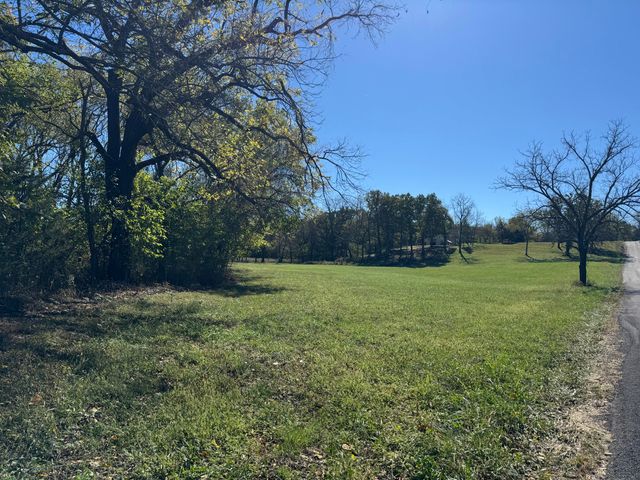 1770 Clouse Road, Macomb, MO 65702