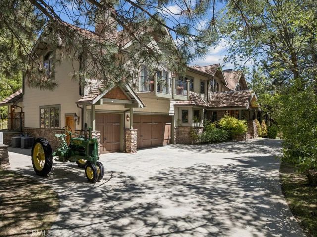 32310 Hummingbird Court, Running Springs, CA 92382
