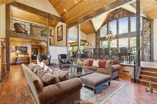 32310 Hummingbird Court, Running Springs, CA 92382