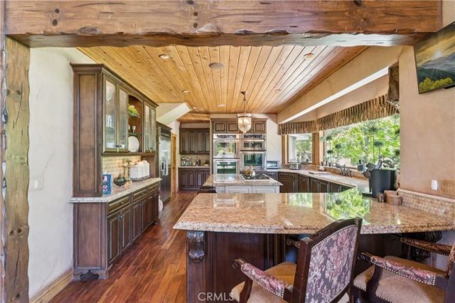 32310 Hummingbird Court, Running Springs, CA 92382