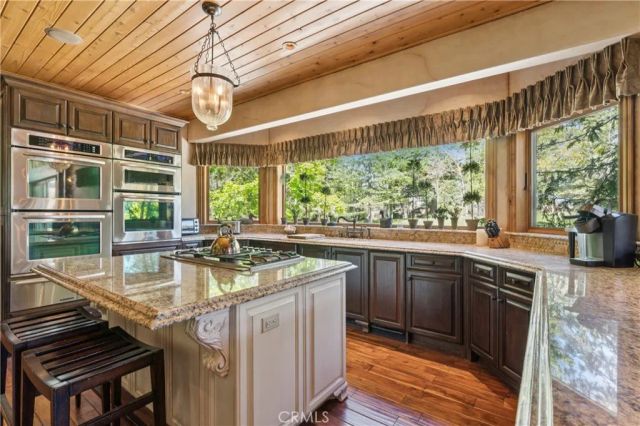 32310 Hummingbird Court, Running Springs, CA 92382