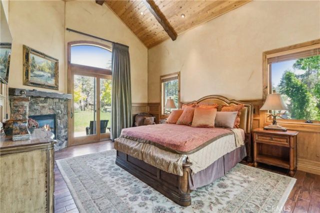 32310 Hummingbird Court, Running Springs, CA 92382