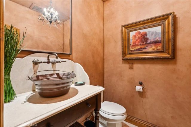 32310 Hummingbird Court, Running Springs, CA 92382