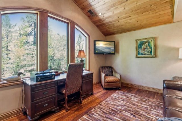 32310 Hummingbird Court, Running Springs, CA 92382