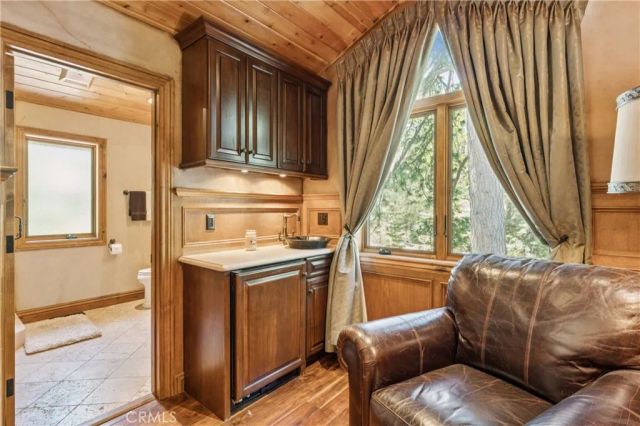 32310 Hummingbird Court, Running Springs, CA 92382
