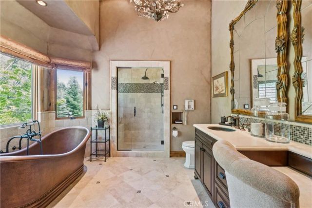32310 Hummingbird Court, Running Springs, CA 92382
