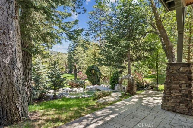 32310 Hummingbird Court, Running Springs, CA 92382