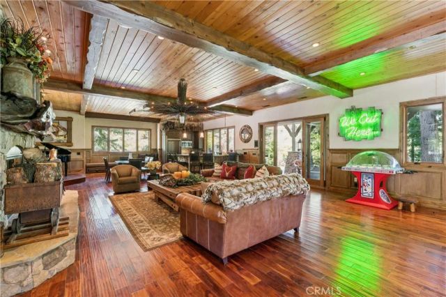 32310 Hummingbird Court, Running Springs, CA 92382