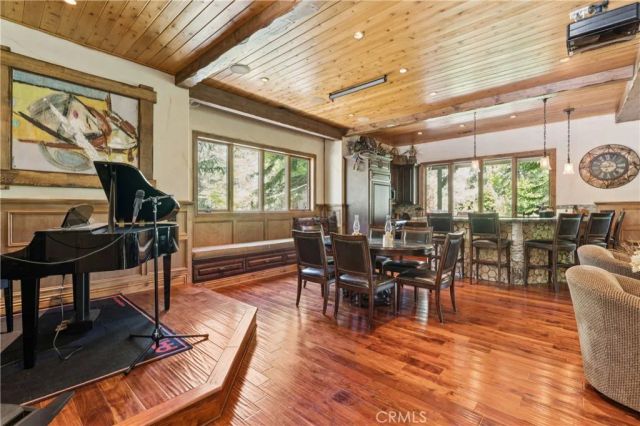 32310 Hummingbird Court, Running Springs, CA 92382