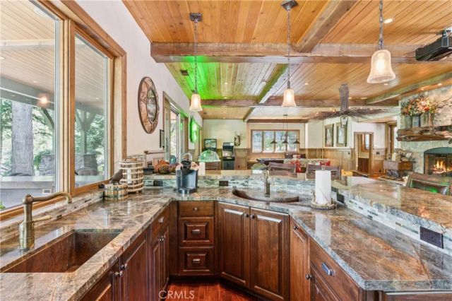 32310 Hummingbird Court, Running Springs, CA 92382