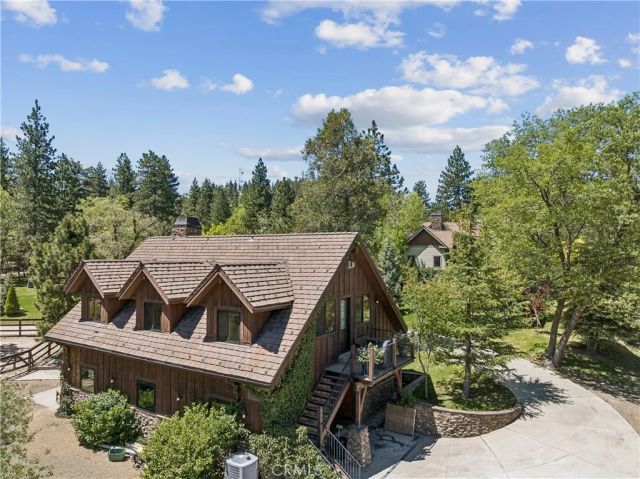 32310 Hummingbird Court, Running Springs, CA 92382