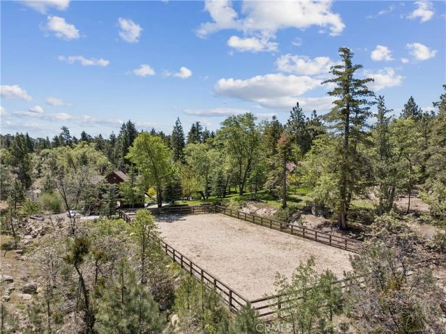 32310 Hummingbird Court, Running Springs, CA 92382