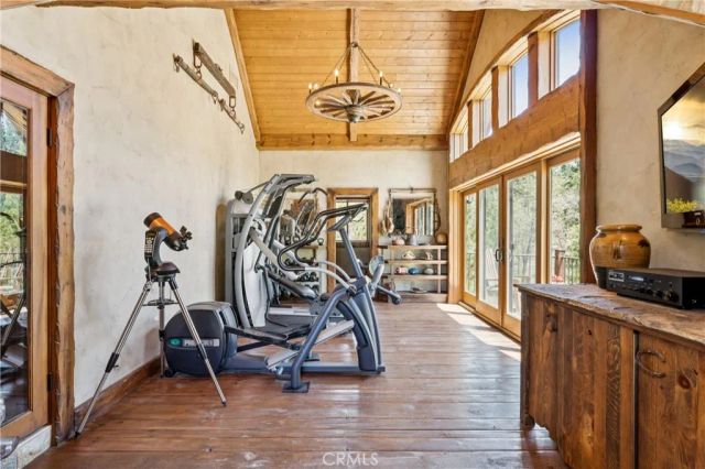 32310 Hummingbird Court, Running Springs, CA 92382