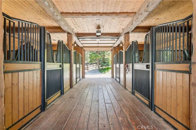 32310 Hummingbird Court, Running Springs, CA 92382
