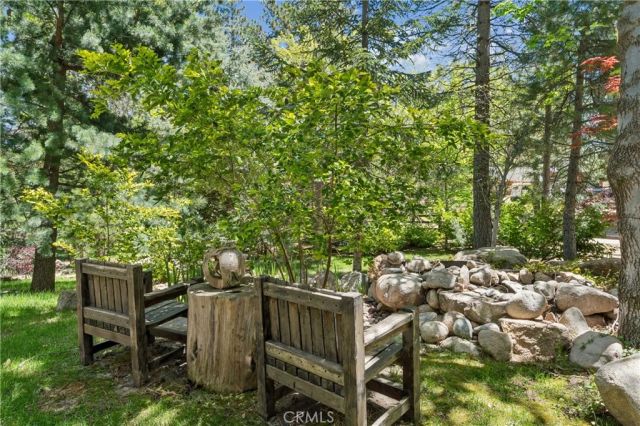 32310 Hummingbird Court, Running Springs, CA 92382